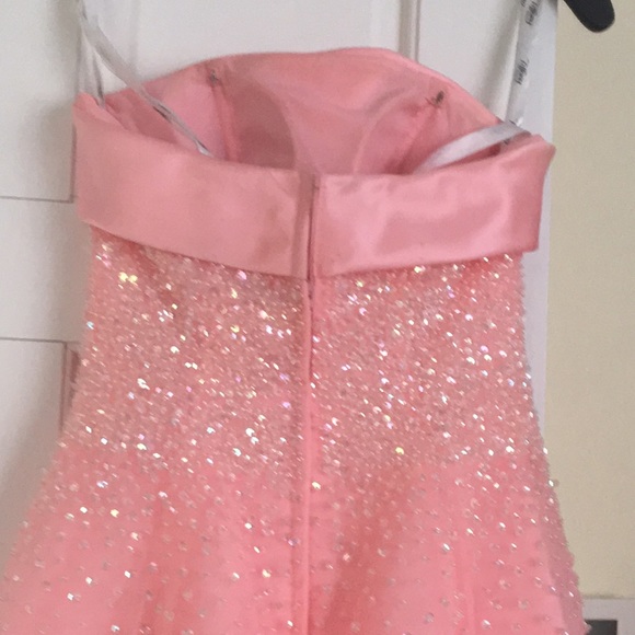 Dress - Picture 7 of 7